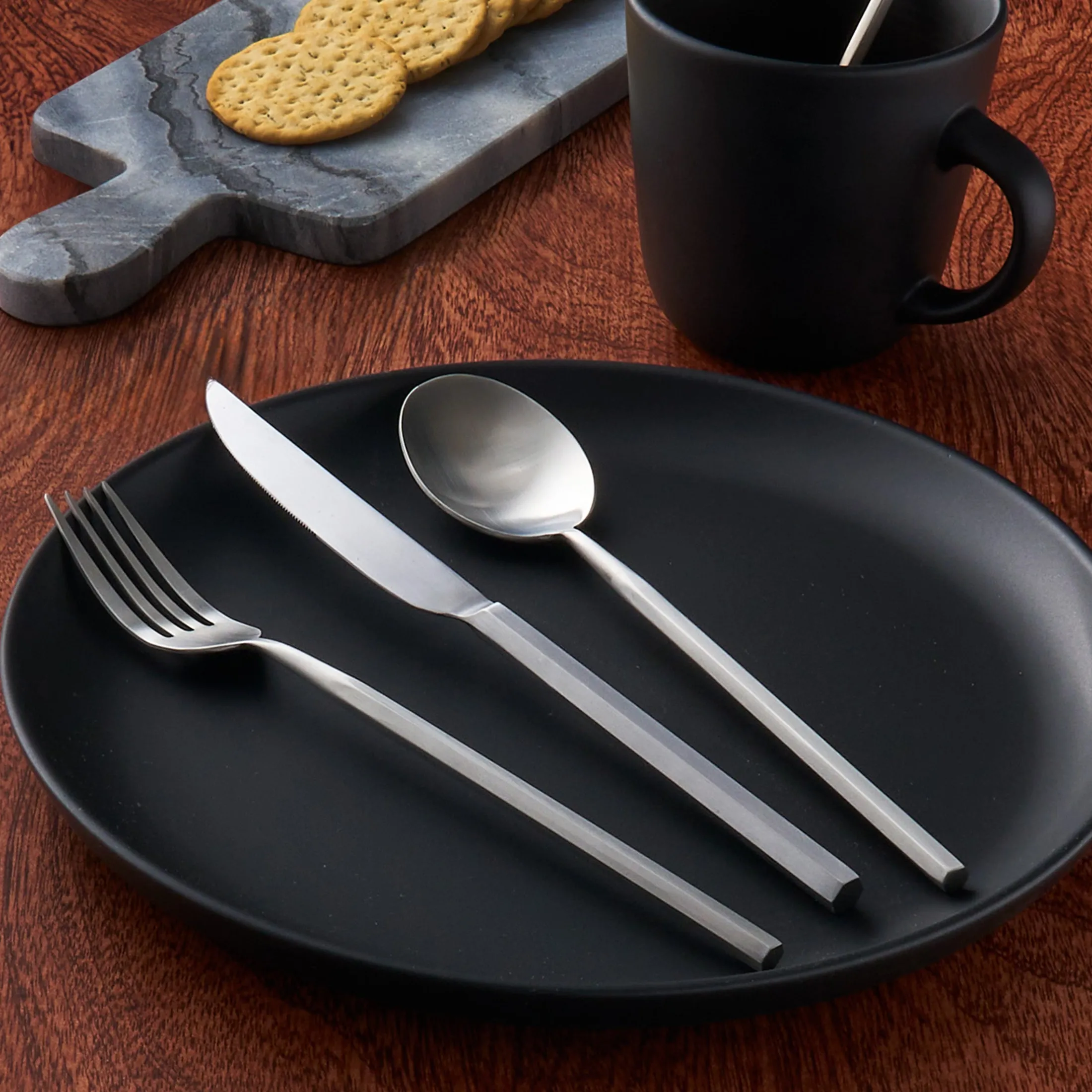 Noire Stoneware 16 Piece Dinnerware Set, Service For 4